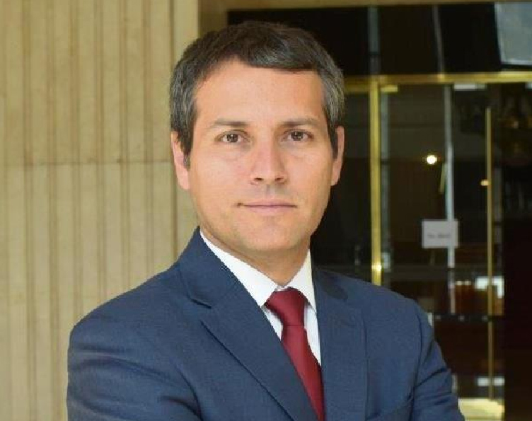 Conociendo a Rodrigo Yáñez, asumió como Director General de la Direcon