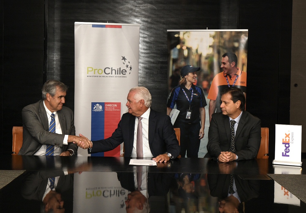 ProChile firma acuerdo con FedEx Express para incentivar las exportaciones