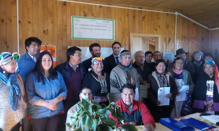 Subpesca y comunidades indígenas de Teodoro Schmidt firman primer convenio de uso de espacio costero en La Araucanía