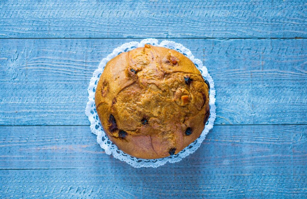 Cake con almendras, pasas