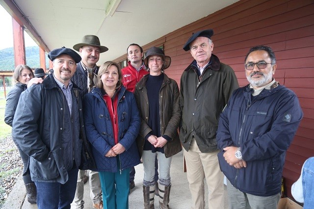 Ministro Walker visita planta faenadora Cisne Austral y destaca impulso de la asociatividad en Aysén: “Con una inversión de $4.000 millones, la podemos transformar en una planta multipropósito”