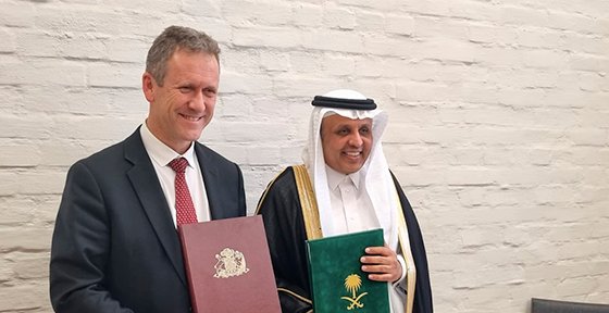 Chile y Arabia Saudita firman acuerdo que facilita vuelos de carga entre ambas naciones