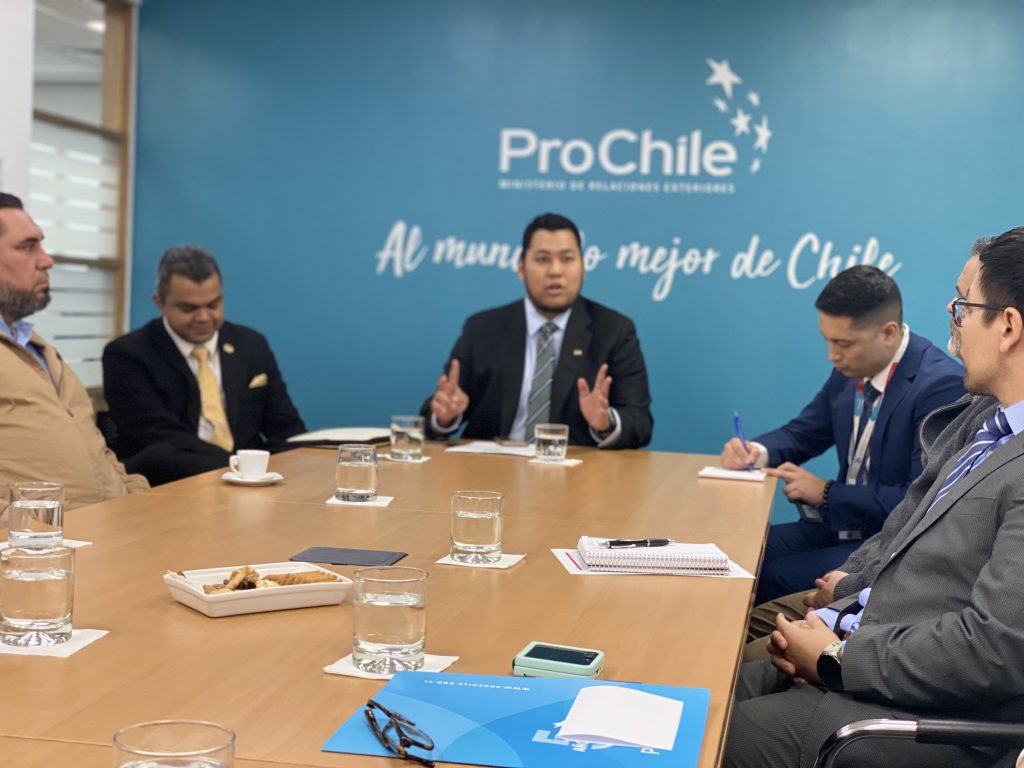 MINREL INVITA A CHILEHALAL Y LOS REPRESENTANTES DEL GOBIERNO DE MALASIA EN SU SEDE EN SANTIAGO DE CHILE